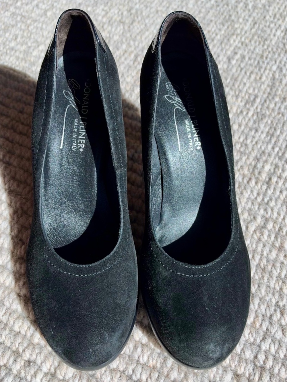 DONALD PLINER BLACK HEELS, SIZE 8.5